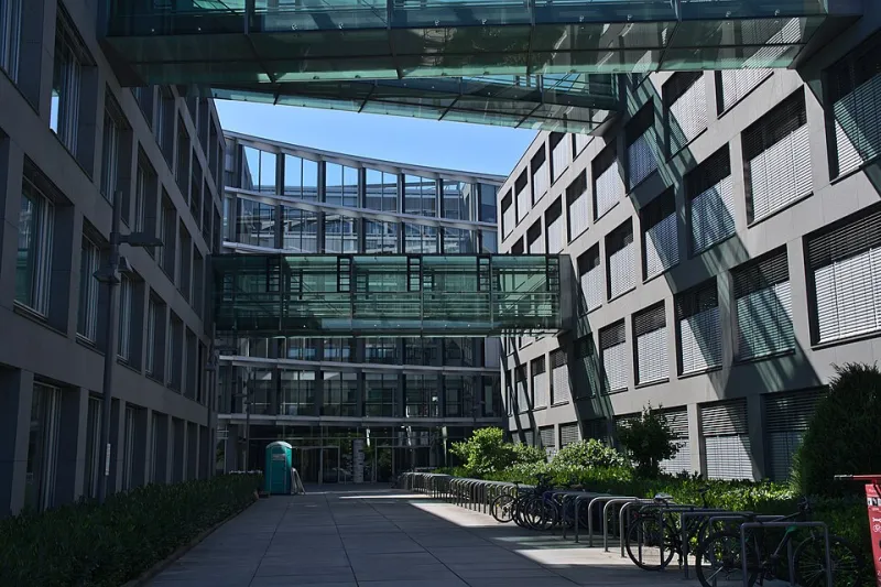 Cool Space, Full Lease: Rethinking the Landlord's Air Con Investment